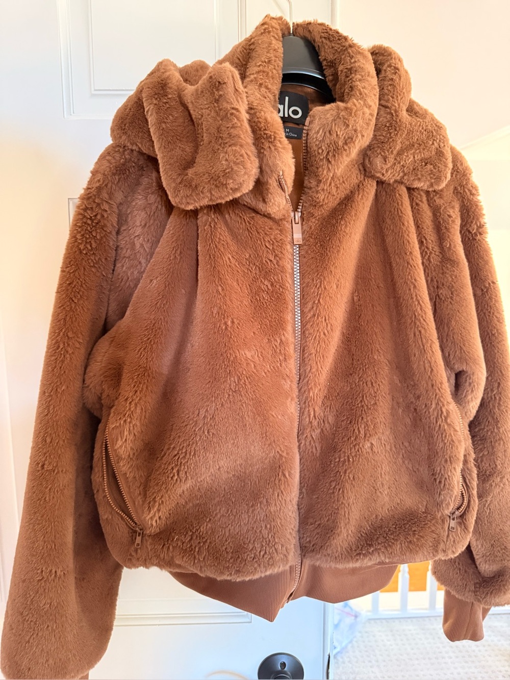 Alo Yoga Faux Fur Hooded Bomber Jacket – Women’s Medium – Cocoa Brown